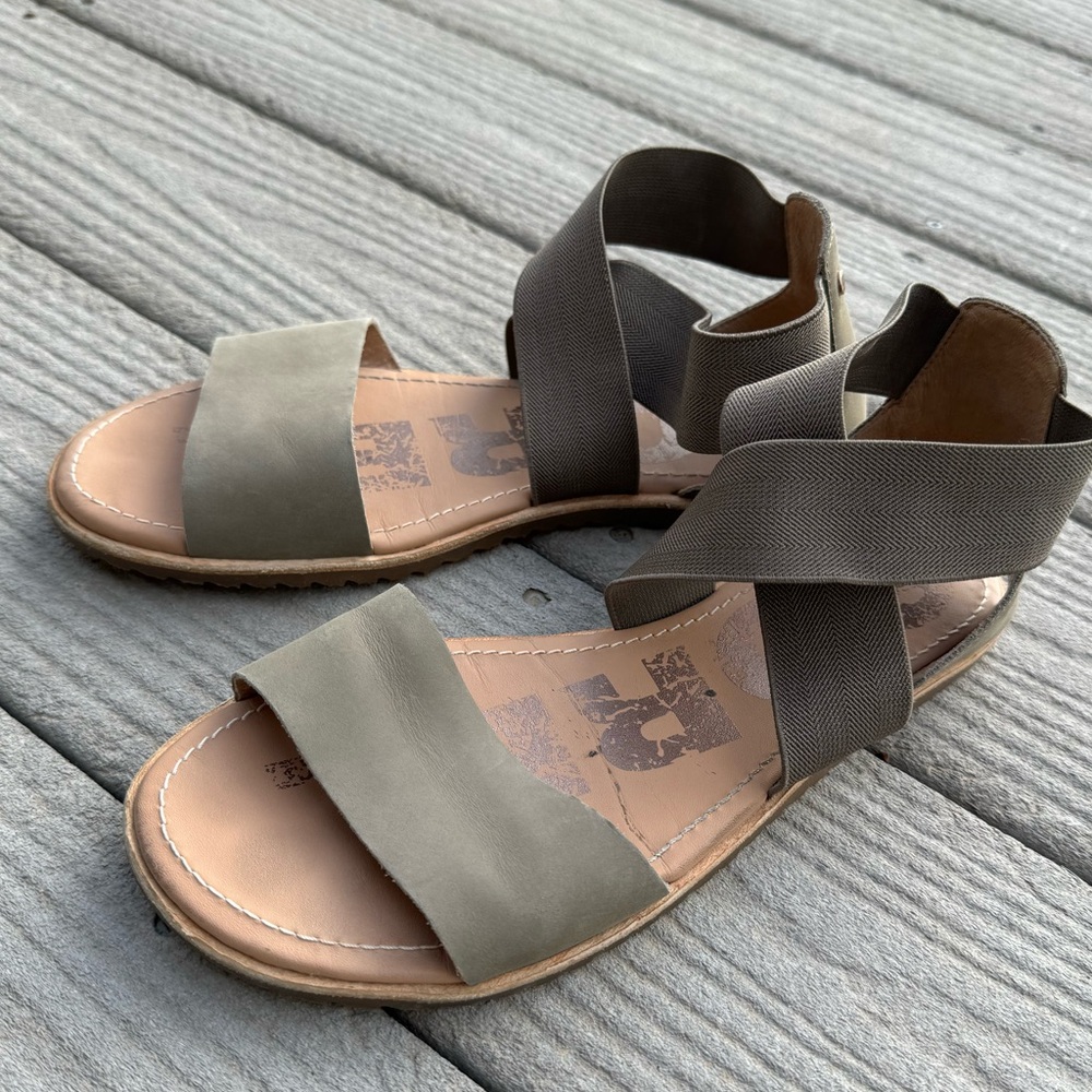 🤍Sorel women’s Ella sandal olive green only worn a few times. 🤍